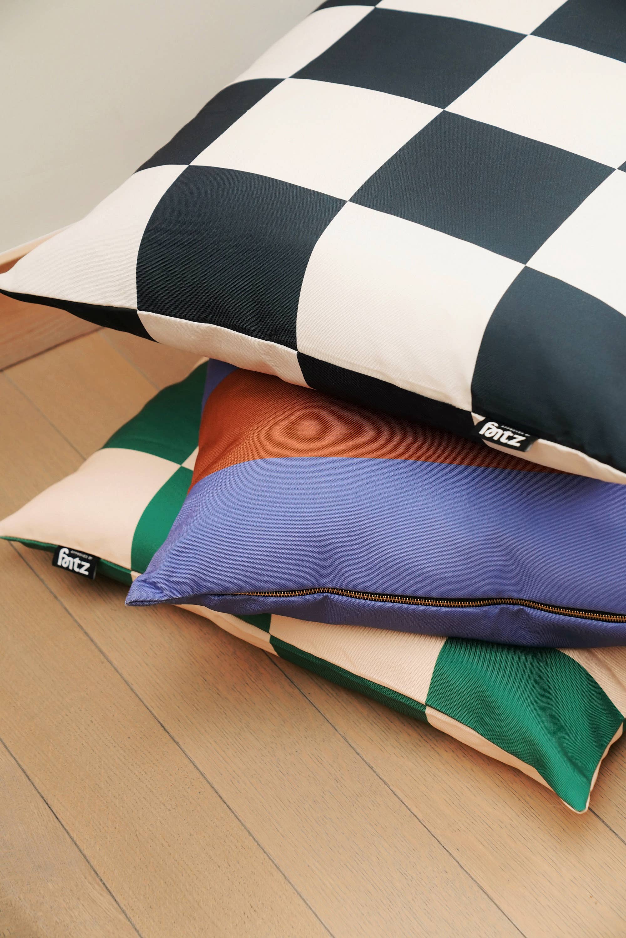 Approved by Fritz - USA - The Fritz Dog Bed | Recycled | Machine Washable: Checkered / Grande