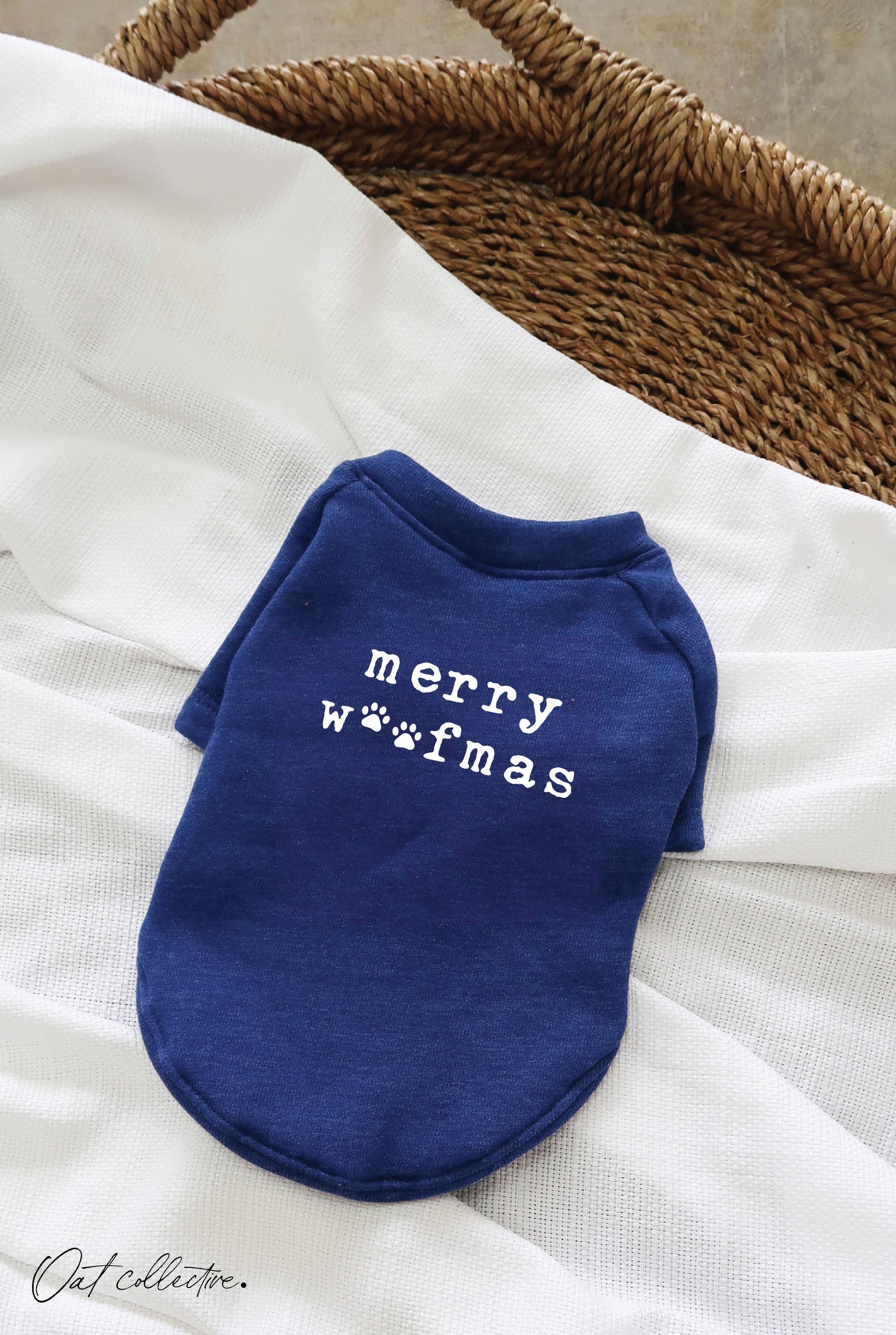 OAT COLLECTIVE - MERRY WOOFMAS Pet Graphic Sweatshirt : HEATHER FOREST / S
