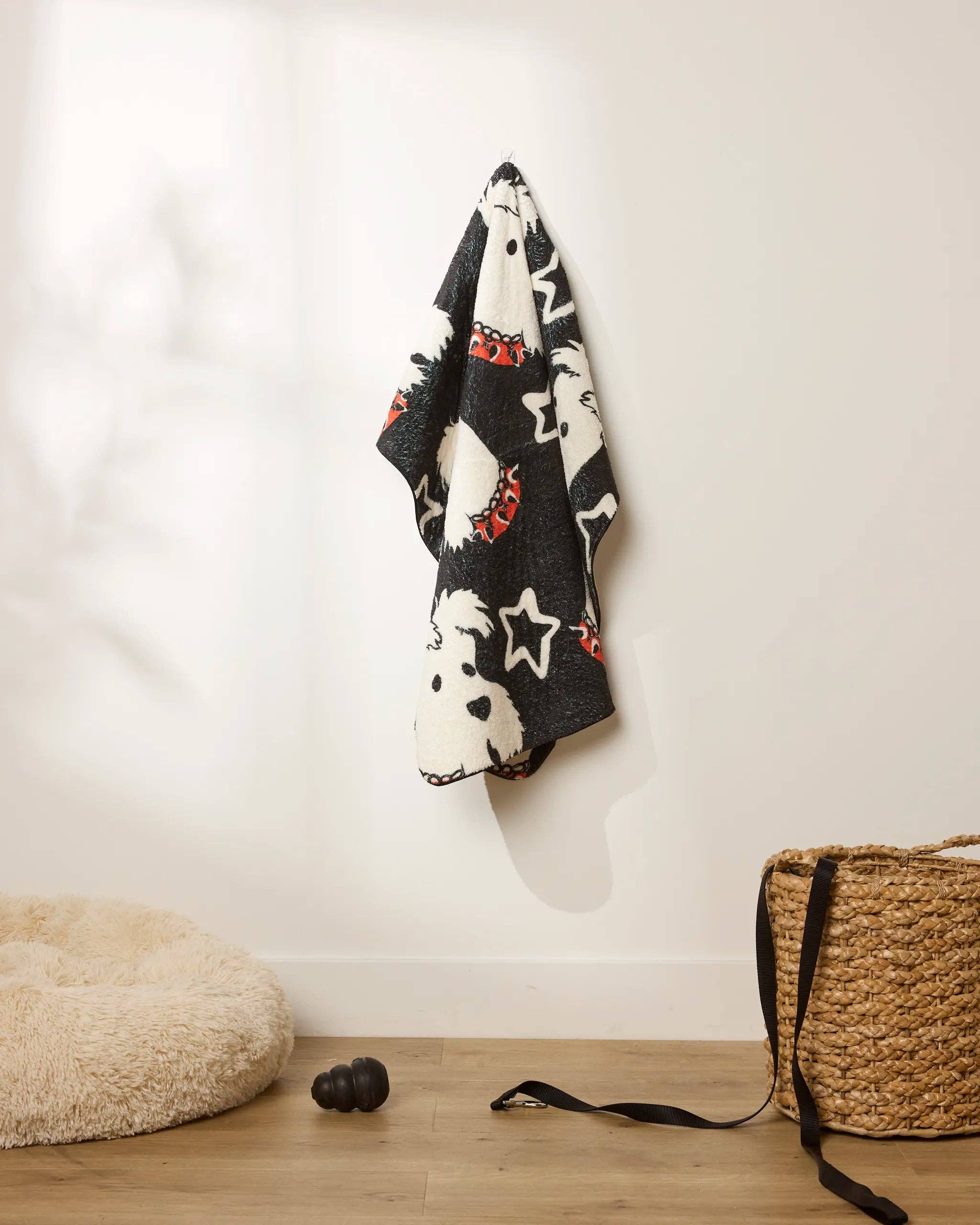 Geometry - Happy Howleen Plush Towel