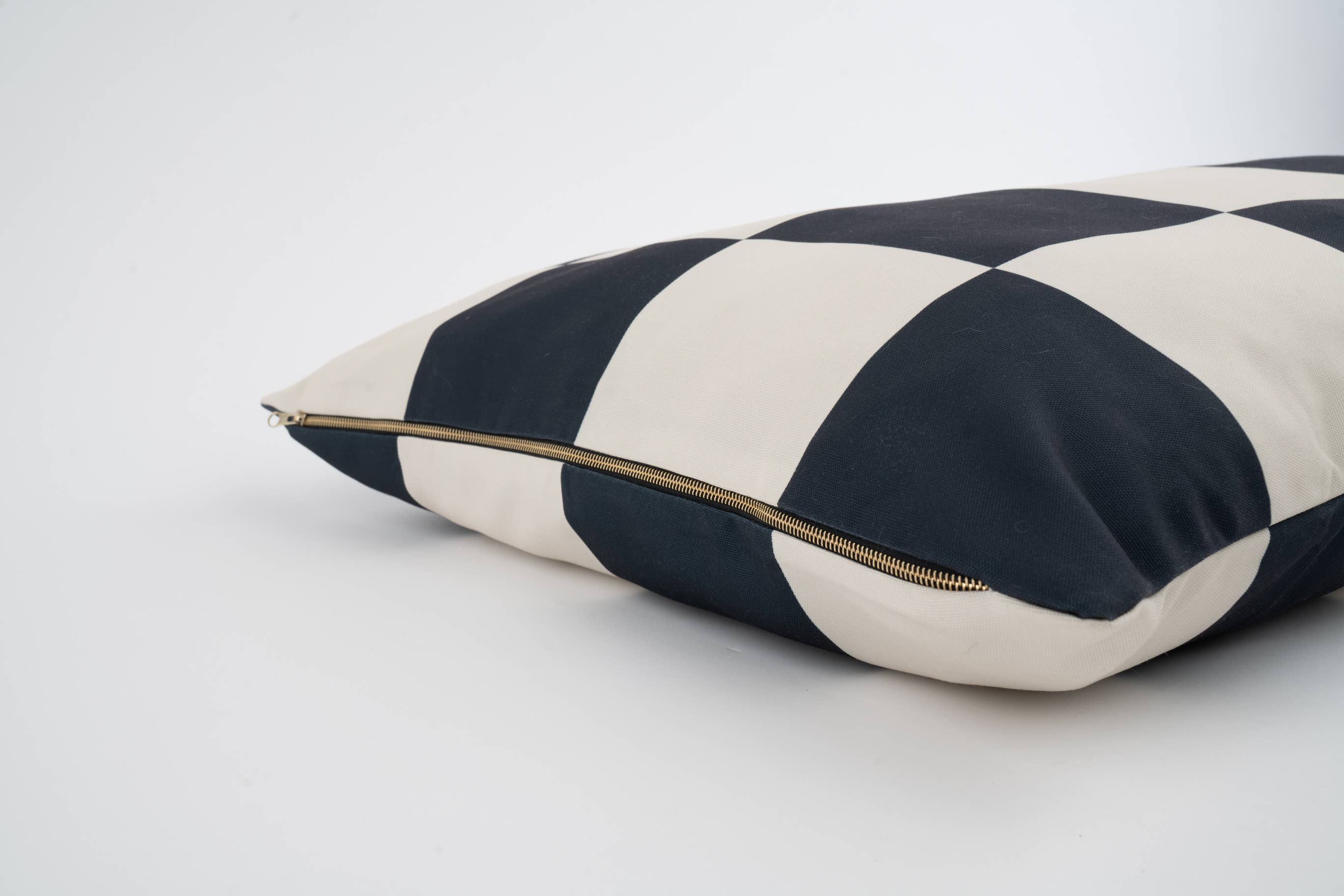 Approved by Fritz - USA - The Fritz Dog Bed | Recycled | Machine Washable: Checkered / Grande