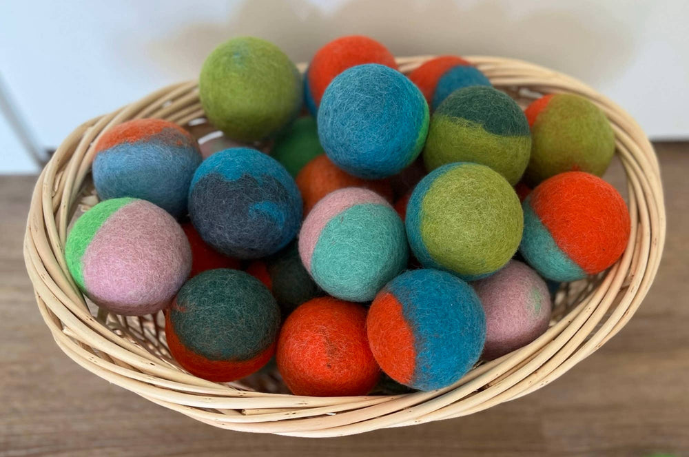 
            
                Load image into Gallery viewer, Handmade Felt Balls made of 100% New Zealand Wool: 1.5&amp;quot; (4cm)
            
        