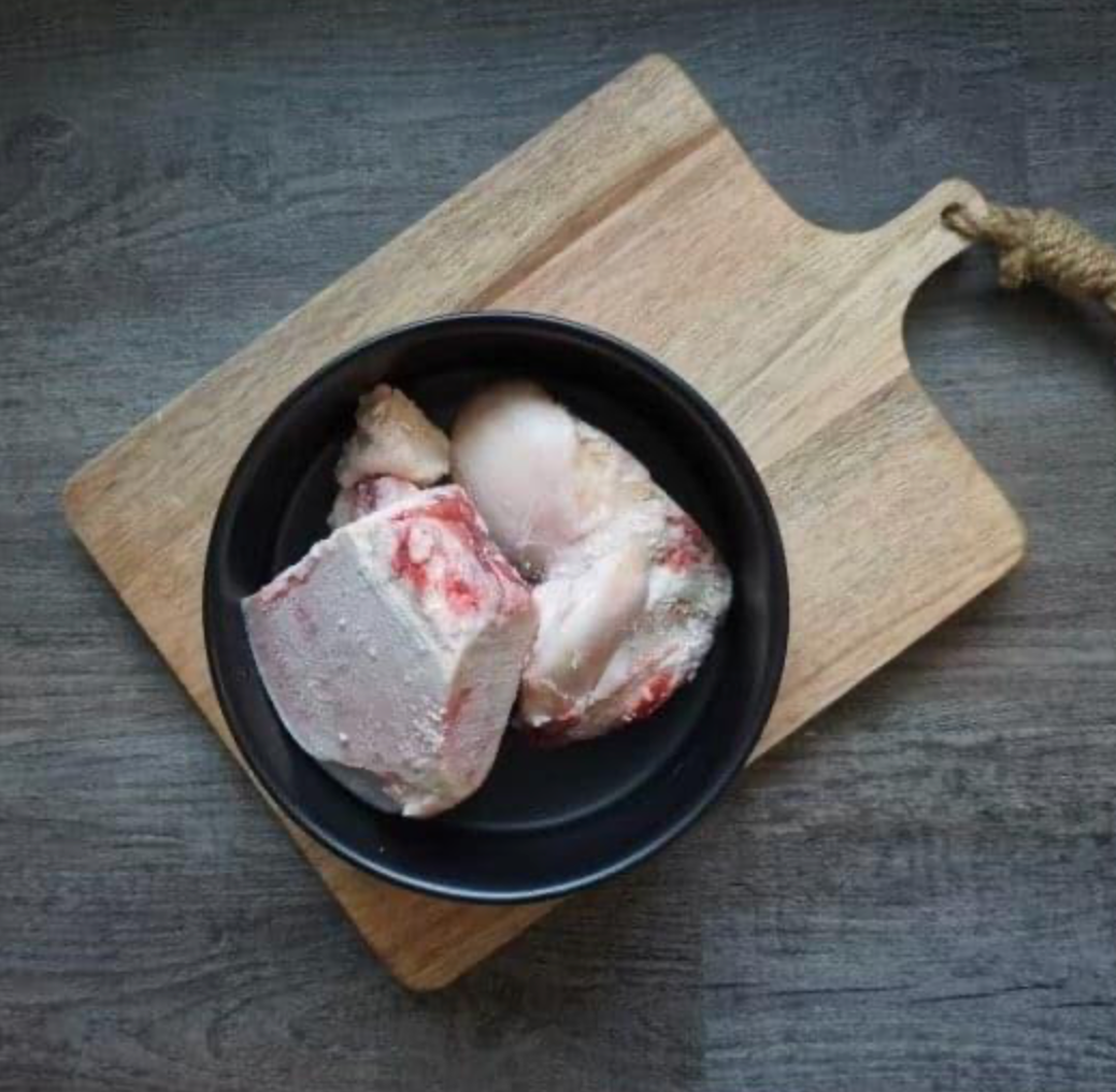 Mutt Gutt Black Angus Saddle Bones Frozen Raw 6ct