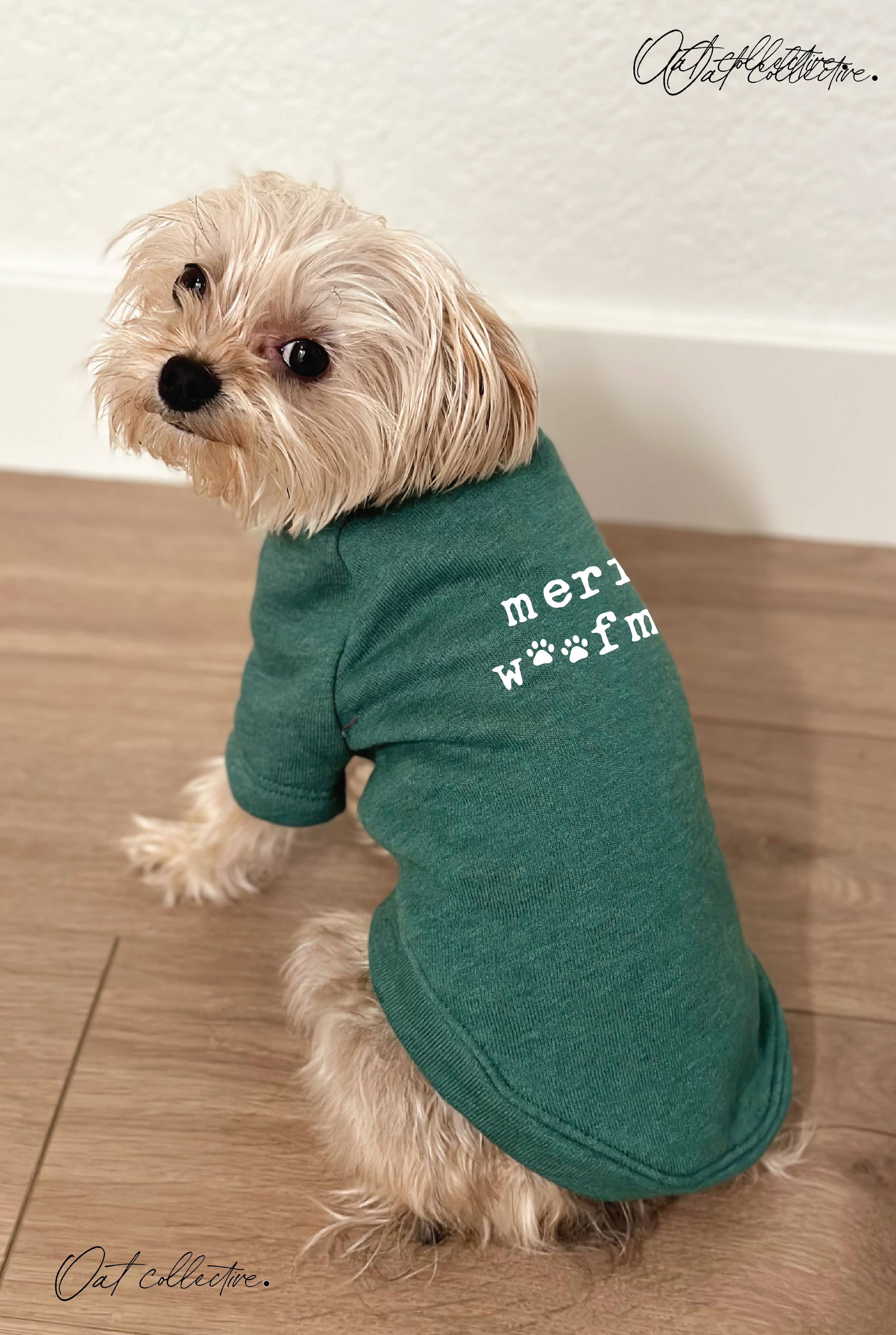 OAT COLLECTIVE - MERRY WOOFMAS Pet Graphic Sweatshirt : HEATHER FOREST / L
