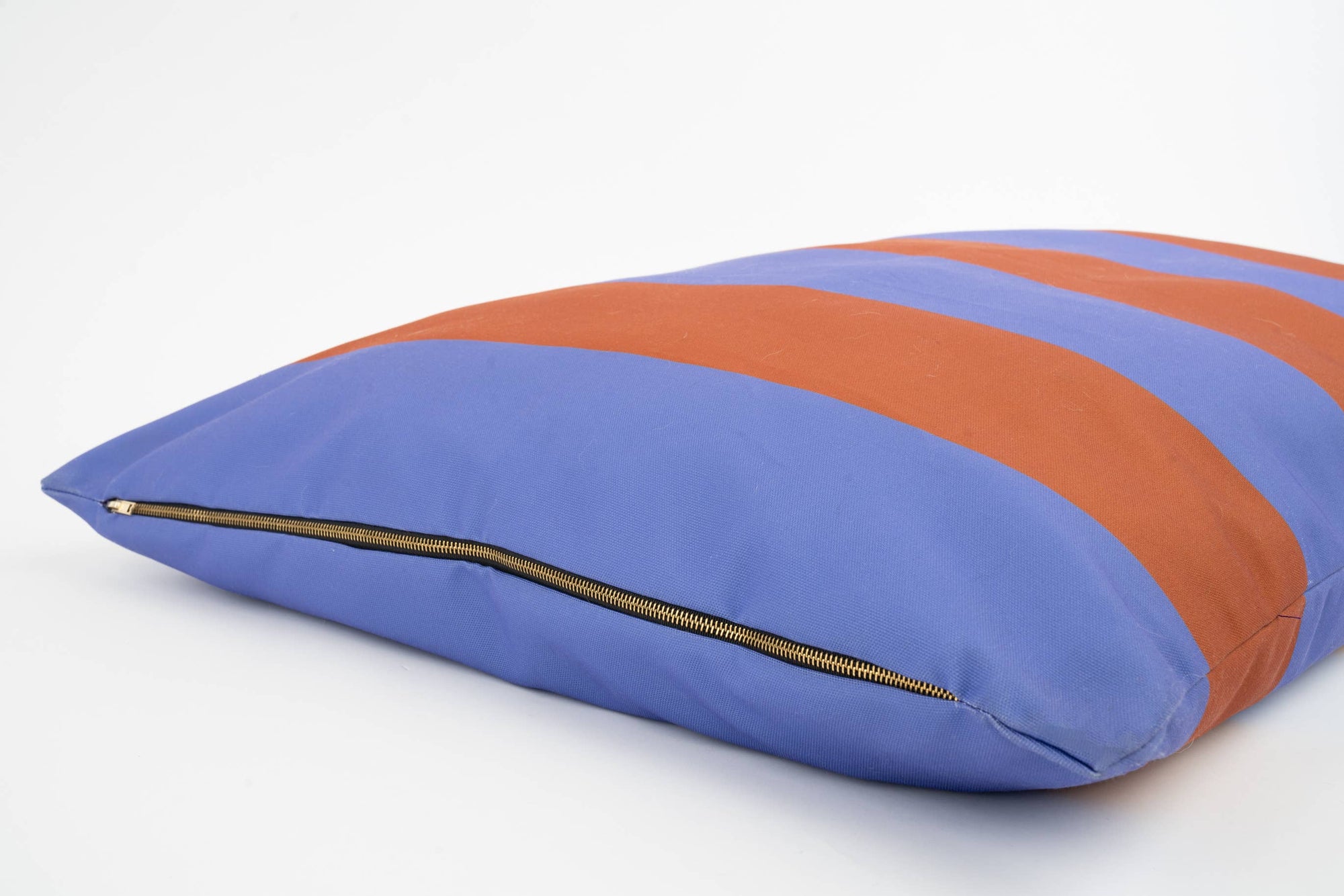 Approved by Fritz - USA - The Fritz Dog Bed | Recycled | Machine Washable: Checkered / Grande