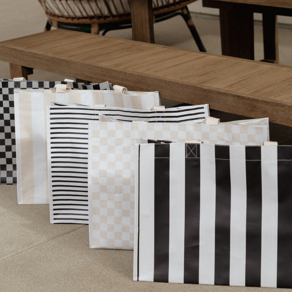 Local Beach - Checker XL All Day Bag with Matching Removable Pouch: Sand / Checker XL Day Bag