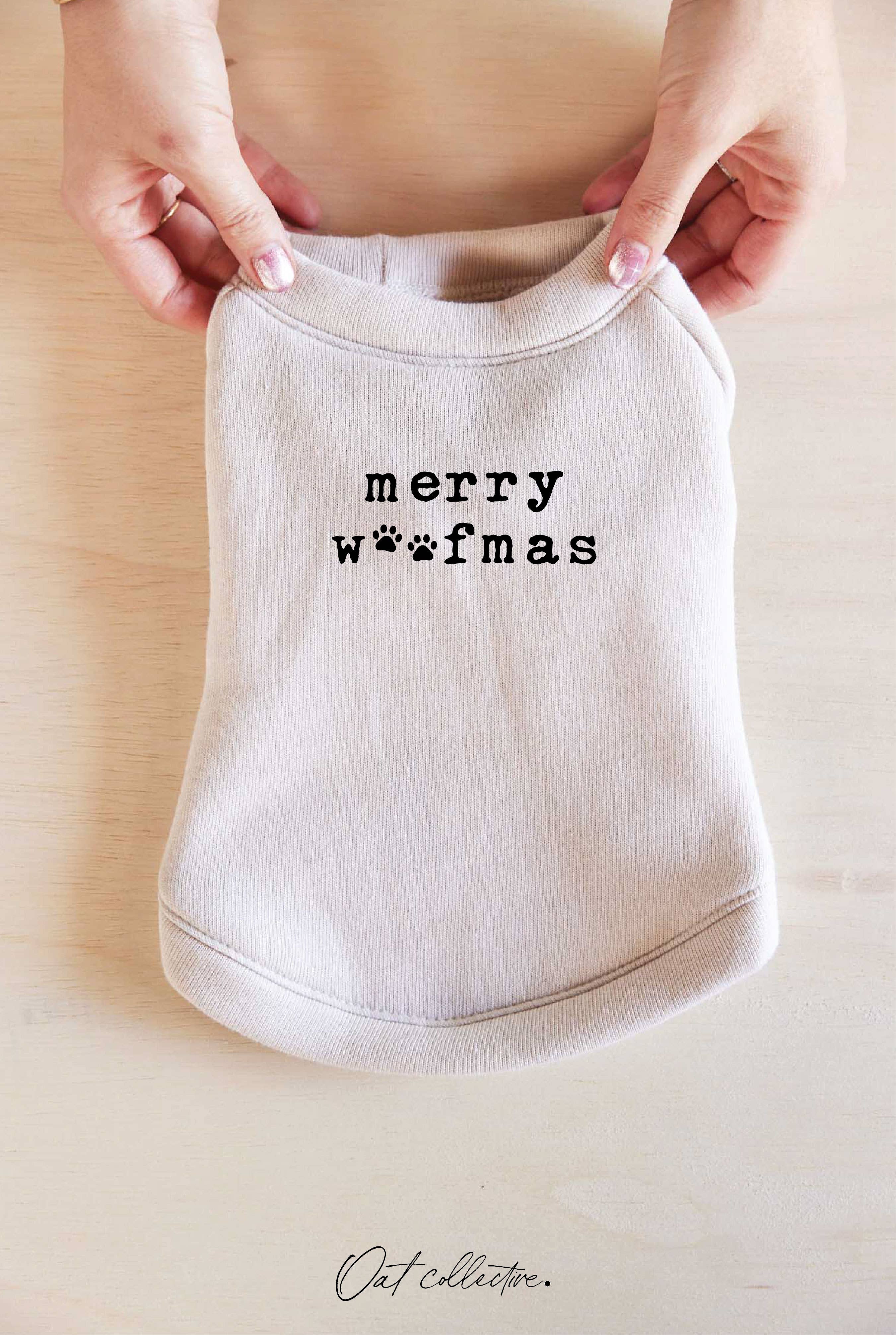 OAT COLLECTIVE - MERRY WOOFMAS Pet Graphic Sweatshirt : HEATHER FOREST / S