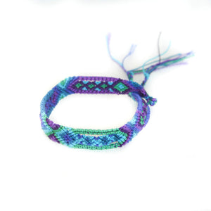 
            
                Load image into Gallery viewer, Eclectic Array Peacock Small Wide Collar
            
        